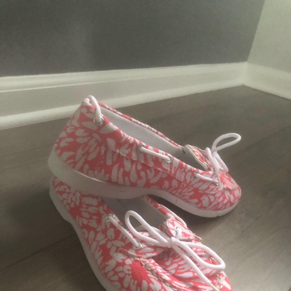 Shoes - Picture 2 of 4